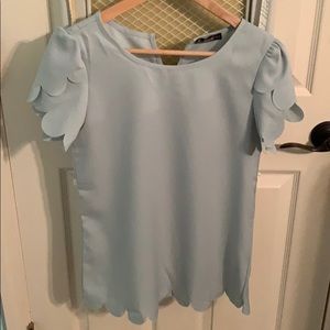 NWOT scalloped trim top.